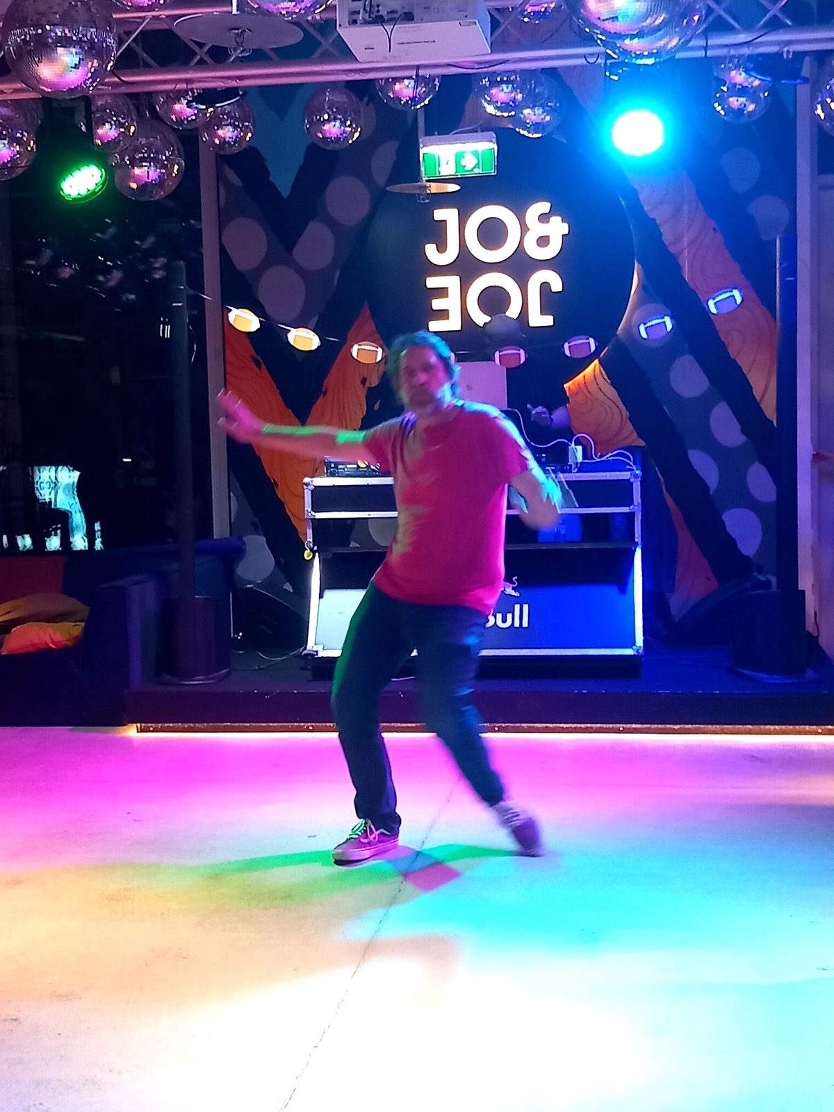 Warteraum wolf dance